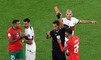 Sao Morocco ngơ ngác khi phải nhận thẻ đỏ nhanh như chớp
