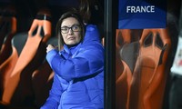 HLV tuyển nữ Pháp bị sa thải vì lý do ‘không thể tin nổi’