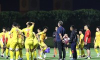 HLV Troussier yêu cầu U23 Việt Nam họp rút kinh nghiệm trước trận gặp U23 UAE