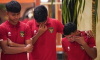 Cầu thủ U20 Indonesia cúi mặt khóc khi biết tin mất quyền chủ nhà U20 World Cup 2023
