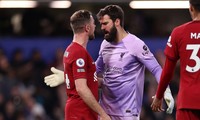 Các ngôi sao Liverpool tranh cãi nảy lửa trong trận hòa Chelsea