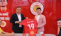 Quang Hải chưa thể ra mắt CAHN vì Pau FC?