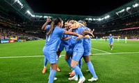 Tuyển nữ Pháp vượt lên đầu bảng sau khi đánh bại Brazil 2-1