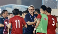 HLV Troussier lập kỷ lục 3 trận toàn thắng cùng tuyển Việt Nam