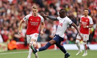 Arsenal và Tottenham bất phân thắng bại trong trận derby bắc London rực lửa