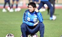 Nguyễn Công Phượng phải đá tiền vệ phòng ngự ở Yokohama FC