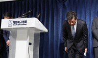 Chủ tịch LĐBĐ Hàn Quốc cúi đầu xin lỗi sau khi sa thải Klinsmann