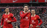 &apos;Cây nhà lá vườn&apos; tỏa sáng, Liverpool hạ gọn Chelsea