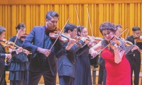 Màn song tấu của NSƯT Bùi Công Duy với nghệ sĩ violon nổi tiếng thế giới