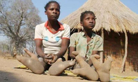 Bộ lạc &apos;chân đà điểu&apos; kỳ lạ ở châu Phi