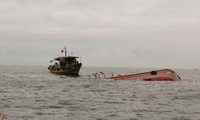Chìm tàu cá trên vùng biển Quảng Trị, nhiều thuyền viên mất tích