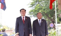 Lễ đón Chủ tịch Quốc hội Vương Đình Huệ thăm chính thức Campuchia 