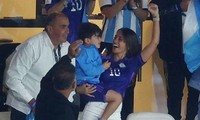 Vợ con Messi ăn mừng chiến thắng kịch tính của Argentina