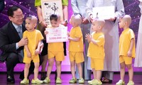 Thí sinh Hoa hậu Việt Nam lan tỏa yêu thương đến bà mẹ và trẻ em tại mái ấm Chúc Từ