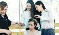 Thí sinh Hoa hậu Việt Nam mang khoảnh khắc hạnh phúc đến bà mẹ đơn thân 
