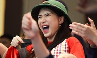 Hòa Minzy lên báo Indonesia vì đội mũ cối cổ vũ Việt Nam ở SEA Games 32