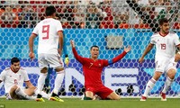 Ronaldo đá hỏng phạt đền, Bồ Đào Nha rơi ngôi đầu bảng