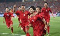 Công Phượng ăn mừng bàn thắng vào lưới Malaysia