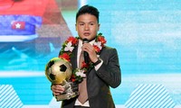 Nguyễn Quang Hải đoạt Quả bóng vàng Việt Nam 2018. Ảnh: SGGP