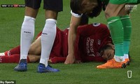 Mohamed Salah bị choáng nặng.