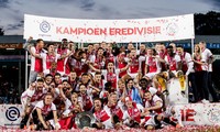Ajax ăn mừng chức vô địch Hà Lan 2018-19