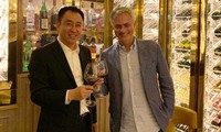 HLV Mourinho và tỉ phú Hứa Gia Ấn