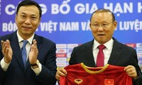Tờ Indo Sports lo ngại tuyển Việt Nam thống trị dưới thời Park Hang Seo.