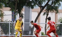 Faiq Bolkiah (số 9) gây sốc khi tự xếp mình vào đội hình chính của Brunei.