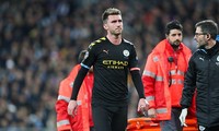 Aymeric Laporte đau đớn rời sân.