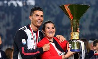 Bà Dolores Aveiro đến Italia ăn mừng chức vô địch Serie A cùng Ronaldo.