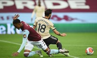 Tình huống hưởng phạt đền gây tranh cãi của M.U trước Aston Villa.