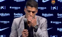 Suarez nhỏ lệ trong buổi họp báo chia tay Barca