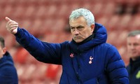Trận Tottenham và Fulham bị hoãn, Mourinho ‘mỉa mai’ Ngoại hạng Anh