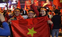 Hà Nội rợp cờ hoa trong ngày tuyển Việt Nam chiến thắng