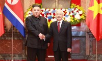 Tổng Bí thư, Chủ tịch nước Nguyễn Phú Trọng đón Chủ tịch Triều Tiên Kim Jong-un. (Ảnh: Doãn Tấn/TTXVN)