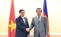Thủ tướng Phạm Minh Chính gặp Thủ tướng Campuchia Hun Sen tại Washington 
