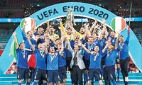 Các cầu thủ Ý mừng chiến thắng