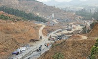 Công nhân thi công cao tốc Bắc - Nam đoạn Nghi Sơn - Diễn Châu