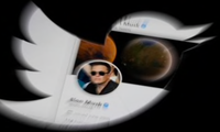 Chân dung tỷ phú Elon Musk lồng trong logo hình chú chim của mạng xã hội Twitter. Ðồ họa: Reuters