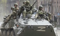 Lực lượng Nga ở thành phố Mariupol, Ukraine ngày 23/4/2022. Ảnh: AP