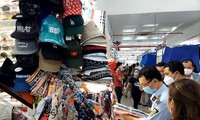 Cơ quan chức năng phát hiện hàng giả, hàng nhái trong trung tâm thương mại Sài Gòn Square