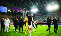 ĐT nữ Việt Nam chia tay khán giả sau khi trận đấu với Hà Lan kết thúc. Ảnh: Getty Images