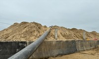 Bến bãi tập kết cát trái phép của Cty Phạm Hoàng An gây ô nhiễm môi trường, ảnh hưởng người dân nuôi cá lồng trên sông