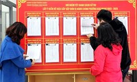 Phường Kim Giang (quận Thanh Xuân, Hà Nội) niêm yết danh sách cử tri lấy ý kiến về việc sắp xếp đơn vị hành chính phường, giai đoạn 2023 - 2025. Ảnh: PV