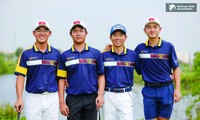 Ông Bạch Cường Khang (thứ 2 từ phải sang) và các thành viên đội tuyển golf Việt Nam. Ảnh: VGA 