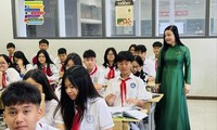 Buổi lên lớp của giáo viên trường trung học cơ sở. Ảnh: NGHIÊM HUÊ