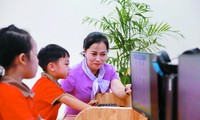 Cô Giang Thị Thanh Nhàn, Phó Hiệu trưởng Trường mầm non Trần Phú, đã đưa AI vào phục vụ công tác giảng dạy trong nhà trường. Ảnh: VÂN ANH