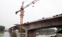 Cầu Đồng Sơn trong quá trình thi công 