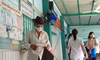 Thiếu thuốc bảo hiểm tại trạm y tế ở TPHCM: Bài toán khó giải 