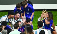 Messi và hai mối tình song song